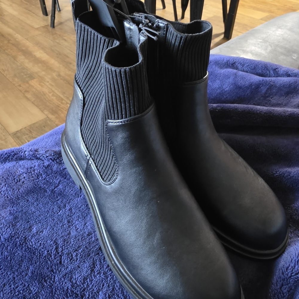 No Boundaries Black Ribbed Ankle Boots Sz 11